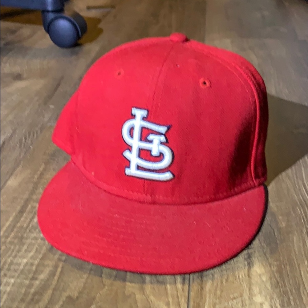 St Luis cardinals hat